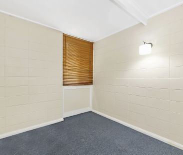 1/126 Henderson Road, Queanbeyan - Photo 2