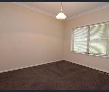 SPACIOUS FAMILY LIVING - Photo 5