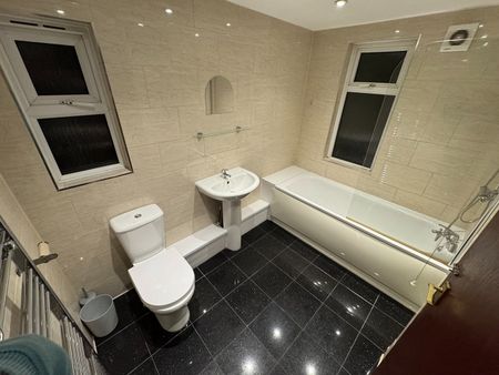 Room in a Shared House, Estcourt Terrace, LS6 - Photo 2