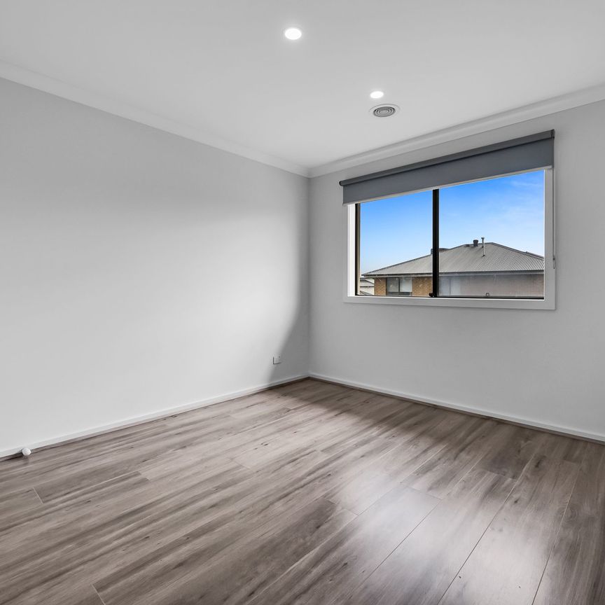 Exceptional 5-Bedroom Family Home with Dual Master Suites and Multiple Living Areas - Photo 1