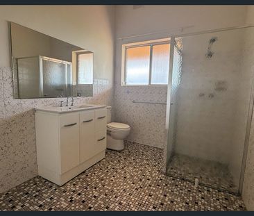 Spacious Family Home - Photo 4