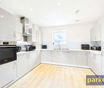 Bolton Drive, Shinfield, Reading, Berkshire, RG2 - Photo 3