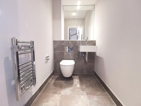 2 bedroom mews to rent - Photo 2