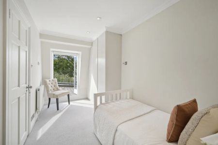 5 bedroom house in London - Photo 5