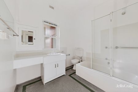 1 Loch Rae Court, Hawthorn VIC 3122 - House For Rent | Domain - Photo 5