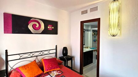 Apartamento de alquiler en Avenida Roentgen, 7, Zona Playa de los Locos - Photo 2