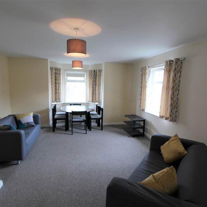 Apt 6 Academy House, 1 College Drive, Wellington Square, Belfast, BT7 3LF - Photo 1