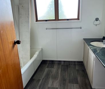 4 Bedroom - Buckland Road, Mangere East - Photo 3