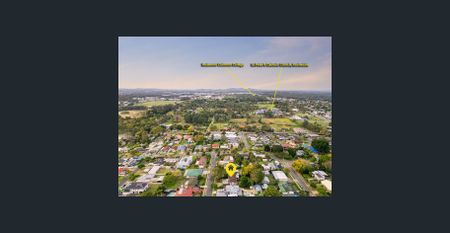 Stylish Family Living on a Generous 926m² Block - Photo 3