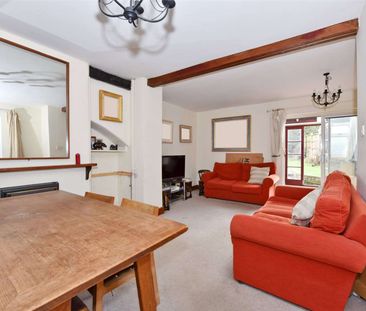 A spacious three bedroom end of terrace cottage, located in Cookham... - Photo 2