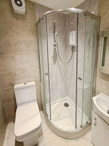 3 bedroom House To Let - Photo 5