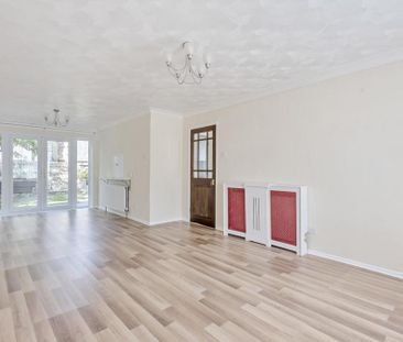 3 bedroom semi-detached house to rent - Photo 2