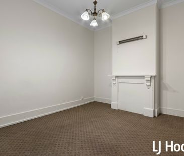 Charming 3-Bedroom Classic Stone Maisonette in a Prime Location - Photo 1