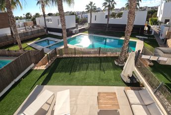 425 Villamartin Paradise