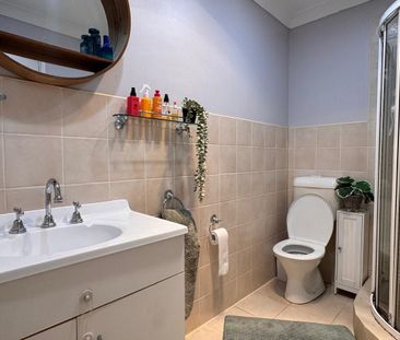 Spacious Comfort with Style and Convenience - Photo 4