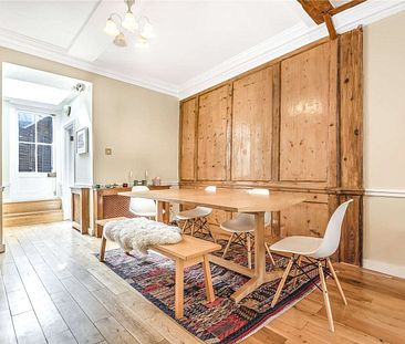 A charming light and spacious maisonette set in one of Hampstead's oldest buildings in the heart of Hampstead village. - Photo 1