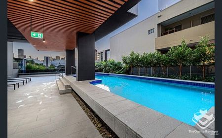 LUXURY FURNISHED APARTMENT IN THE HEART OF TRENDY SOUTH BRISBANE - Photo 3