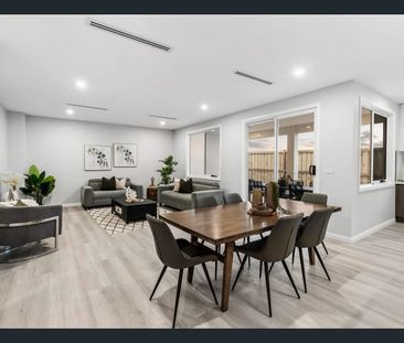 Stylish Modern Masterpiece - Photo 1