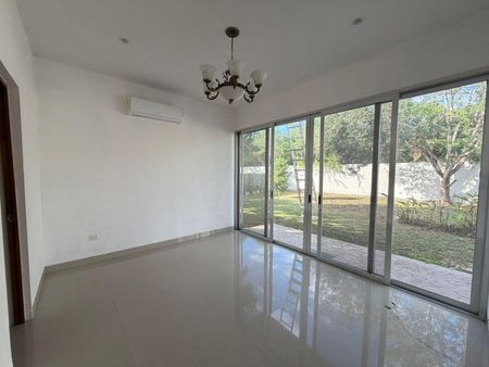 Casa de una planta, de 3 recámaras + family room en La Rejoyada. - Foto 3