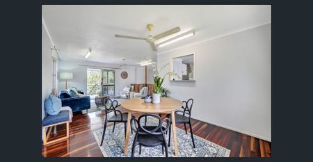 A charming 2-level Home – Great Location - Photo 5