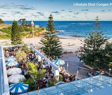 MASSIVE STUDIO OPPOSITE COOGEE BEACH WITH PARKING - Photo 4