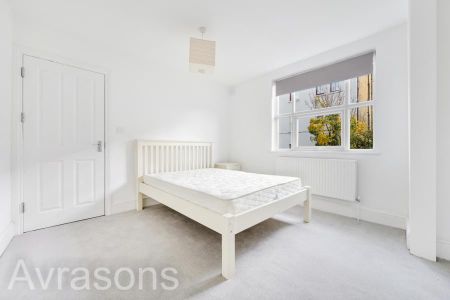 4 bedroom terraced house to rent - Photo 4