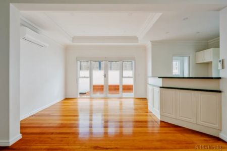 3 Bed, 1 Bath - Photo 4