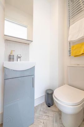 Room 1, Woodcot Avenue, Belfast, BT5 5JA - Photo 1
