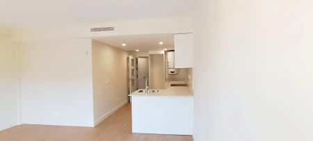 Piso de alquiler en De Barcelona, 82, Centre - Photo 2