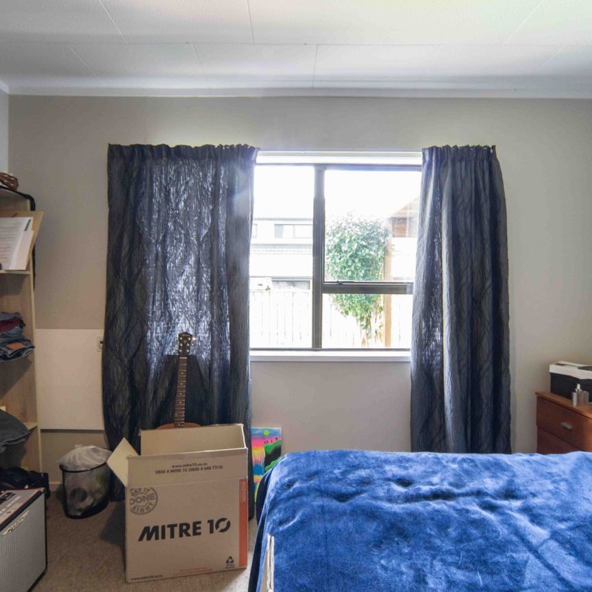 Well-Presented Three Bedroom Home - Photo 1