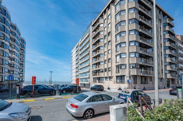 Zuidgericht gemeubeld appartement met zonnig terras te Duinbergen - Photo 1