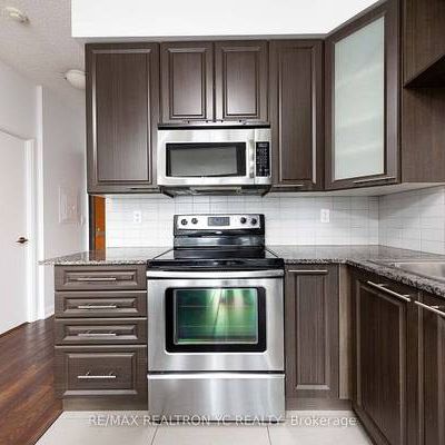 Sherbourne/Wellesley-Bright Spacious 1Bdrm+Den 1Bath & Locker - Photo 3