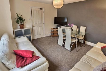 6 bedroom house to rent - Photo 2