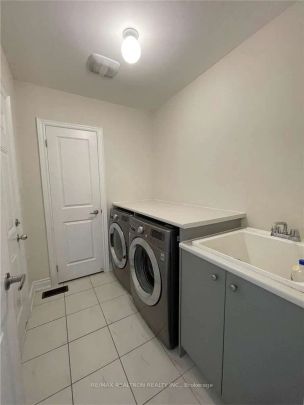 Detached Home For Lease | W9048796 - Photo 1