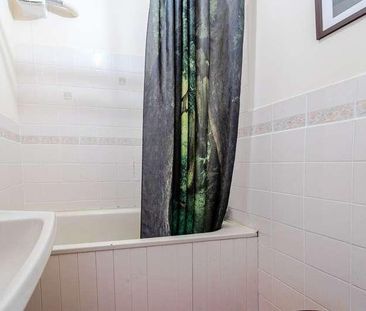 Alterton Close, Woking, GU21 - Photo 3