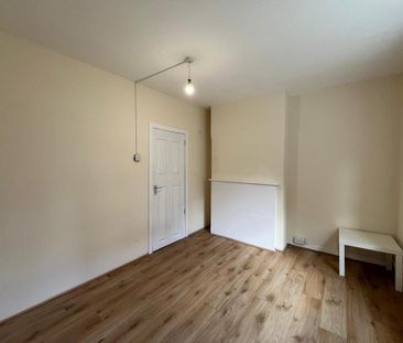 3 bedroom flat to rent - Photo 3
