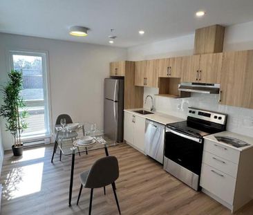 Neuf 5 1/2, électros et internet inclus! 6180 Vanier - Photo 1