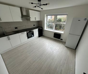 Studio Flat, Granville Gardens, SW16 - Photo 6