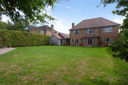 A substantial and immaculately presented, five bedroom family home in the sought after West Common - Photo 5