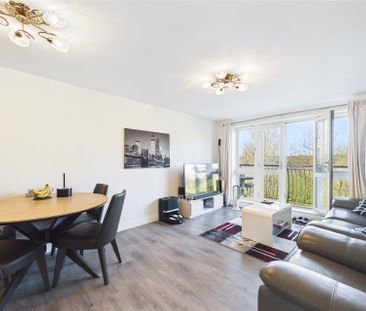 2 bedroom Flat in Luscinia View, Reading - Photo 5