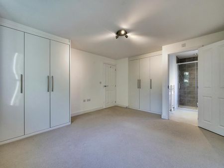 4 bedroom detached house to rent - Photo 4