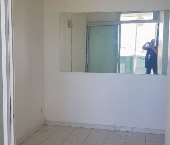 Appartement T2 en location avec balcon vitré à Fort-De-France - Photo 5