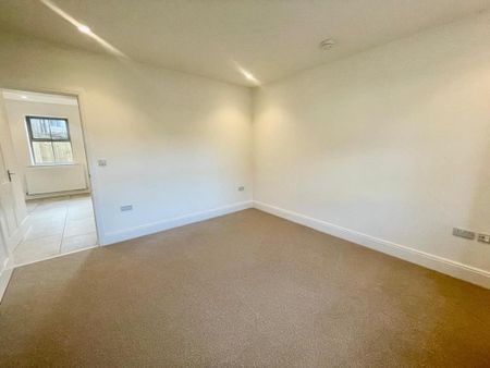 3 bedroom end of terrace house to rent - Photo 4