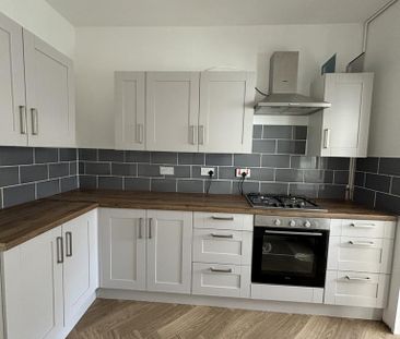 3 bedroom end of terrace house to rent - Photo 4