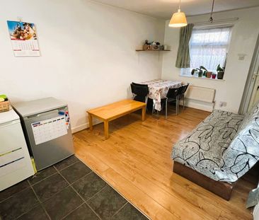 1 Bed Maisonette, Sycamore Avenue, W5 - Photo 2