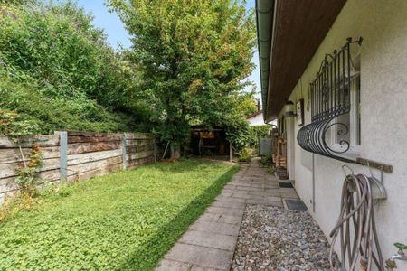 Generous single-family house with panorama, garden and plenty of space to develop - Photo 2