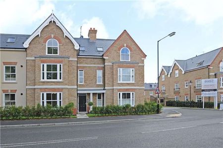 A top floor apartment offering modern and contemporary accommodation set in a gated development with allocated parking within walking distance of Windsor town centre shops and stations. - Photo 3