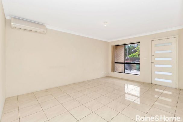 Conveniently Located Apartment - Photo 1