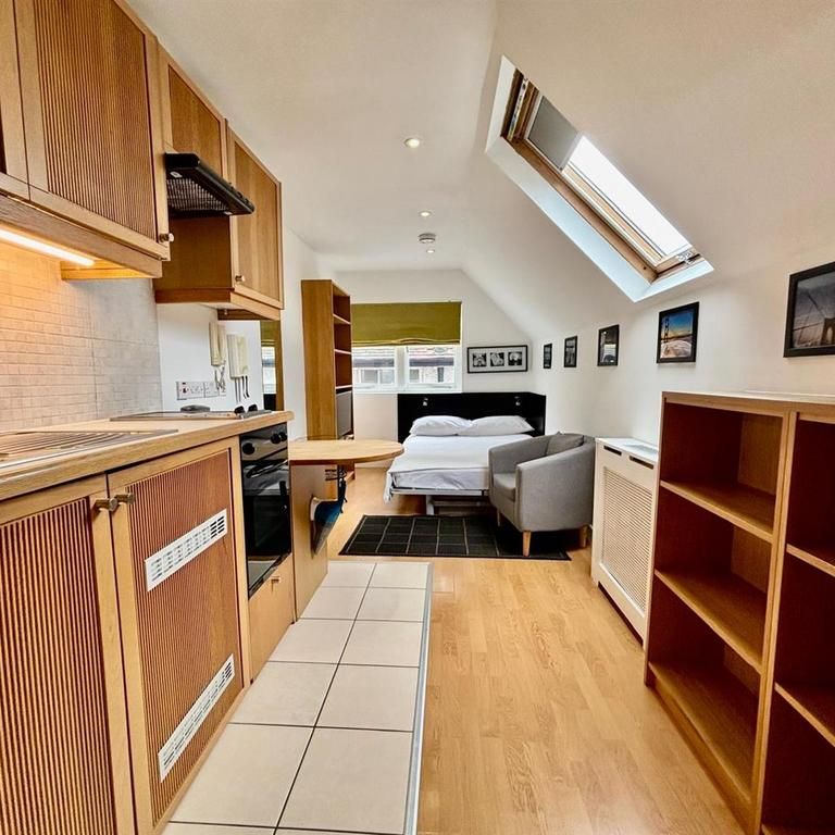 Studio to rent - Photo 1