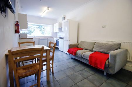 1 bedroom in a house share to rent - Photo 3